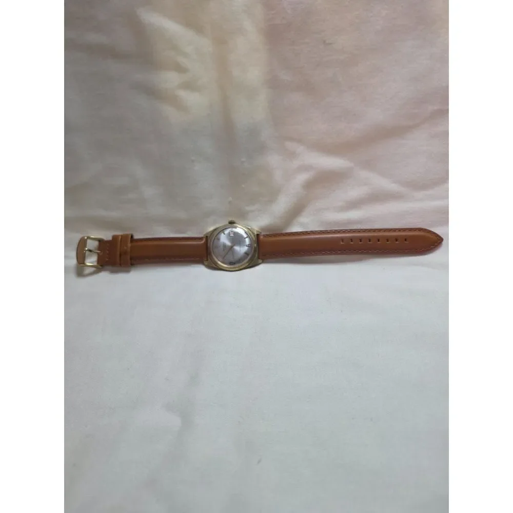 Vintage Waltham 17 Jewels Mechanical Date Gold Tone Mens Dress Watch